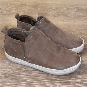 Universal Thread Shoes